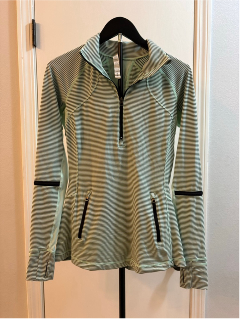 Lululemon Race With Grace 1/2 Zip
Mini Hyper Stripe Fresh Teal Size 8